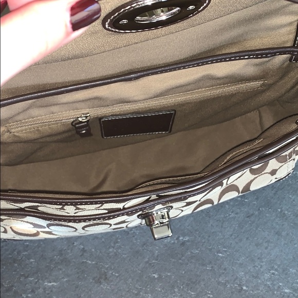 Chocolate and Khaki Coach Shoulder Bag NWT - Picture 3 of 3